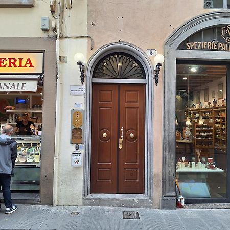 Mamo Florence - Amalia Piazza Signoria Apartment Екстер'єр фото